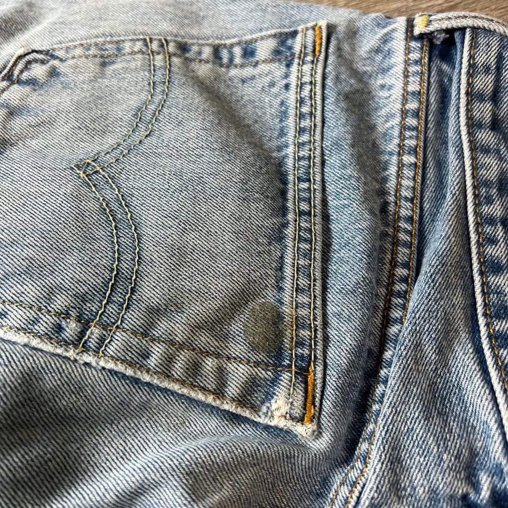 Levis 505 Regular Fit Jeans Mens 32x30 Light Wash Blue Straight Leg Distressed